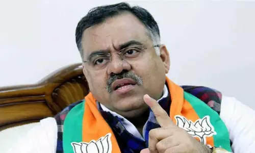 రాహుల్ గాంధీపై వేటు అలాంటి వారికి హెచ్చరిక!.. తరుణ్ చుగ్
