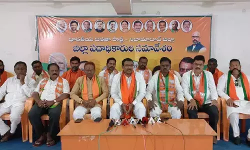 లిక్కర్ కుంభకోణంలో కేసీఆర్ కుటుంబం పీకల దాకా కూరుకుపోయింది..