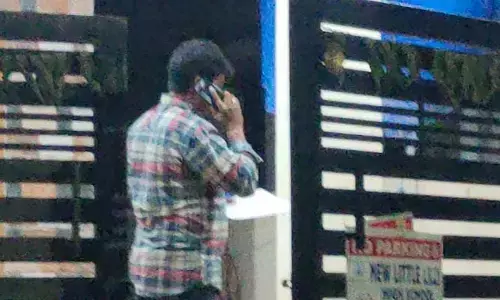 డీఈఓ రాజేష్ ఇంట్లో ఏసీబీ సోదాలు..