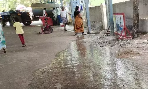 Srisalam: ఆలయ క్యూలైన్‌లోకి దుర్గంధపు నీరు... భక్తుల తీవ్ర ఇబ్బందులు