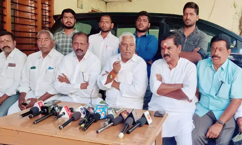 ప్రశ్నించే గొంతులను నొక్కుతున్న కేంద్రం: ఎమ్మెల్సీ జీవన్ రెడ్డి