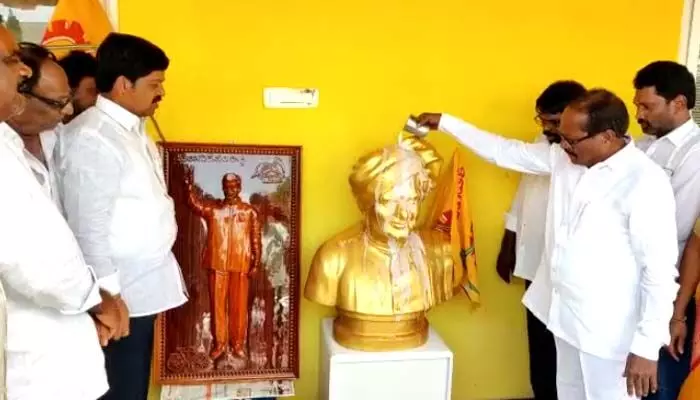 బీసీల ఆత్మగౌరవాన్ని చంద్రబాబు కాపాడారు: మాజీమంత్రి కొల్లు రవీంద్ర బీసీల ఆత్మగౌరవాన్ని చంద్రబాబు కాపాడారు: మాజీమంత్రి కొల్లు రవీంద్ర