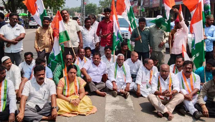 మోదీకో హటావో.. దేశ్ కో బచావో: ఎమ్మెల్సీ జీవన్ రెడ్డి మోదీకో హటావో.. దేశ్ కో బచావో: ఎమ్మెల్సీ జీవన్ రెడ్డి