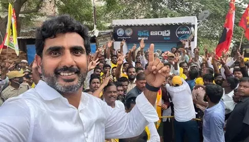 చేపా..చేపా..ఎందుకు షాప్‌ తీయ‌లేదు.. Nara lokesh Selfie Raging