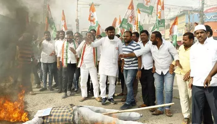 అది చూసి ఓర్వలేకనే ఈ దొంగ దారిని ఎంచుకున్నారు అది చూసి ఓర్వలేకనే ఈ దొంగ దారిని ఎంచుకున్నారు