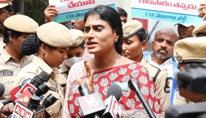 రాహుల్ గాంధీపై అనర్హత వేటు.. కేంద్రంపై YS షర్మిల సీరియస్ రాహుల్ గాంధీపై అనర్హత వేటు.. కేంద్రంపై YS షర్మిల సీరియస్