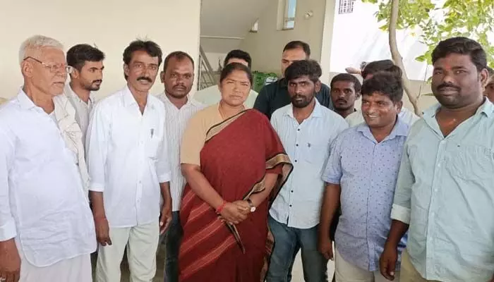 రాహుల్ గాంధీపై వేటు అన్యాయం: ములుగు ఎమ్మెల్యే సీతక్క రాహుల్ గాంధీపై వేటు అన్యాయం: ములుగు ఎమ్మెల్యే సీతక్క