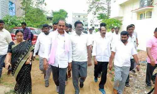 సమస్యల పరిష్కారానికి ‘వాడ వాడకు పువ్వాడ’