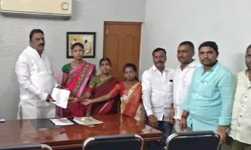 సర్పంచ్‌పై చర్యలు తీసుకోవాలని ఎమ్మెల్యేకు ఫిర్యాదు