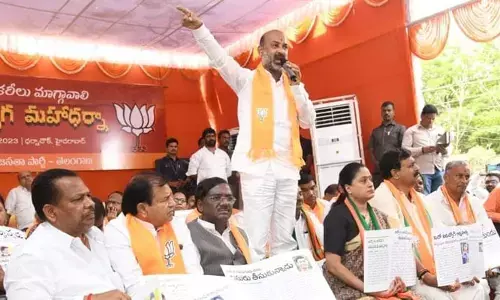బ్రోకర్.. లిక్కర్.. లీకర్ : బీజేపీ రాష్ట్ర అధ్యక్షుడు బండి సంజయ్ ఫైర్