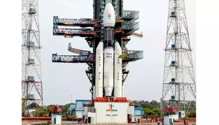 ఇస్రో ప్రయోగం.. మరికొద్దిసేపట్లో నింగిలోకి 36 ఉపగ్రహాలు ఇస్రో ప్రయోగం.. మరికొద్దిసేపట్లో నింగిలోకి 36 ఉపగ్రహాలు