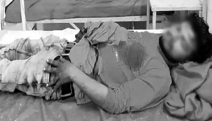 వివాహితను కలిసేందుకు అర్ధరాత్రి వెళ్లిన ప్రియుడు.. అది కోసేసిన అత్తింటి వారు వివాహితను కలిసేందుకు అర్ధరాత్రి వెళ్లిన ప్రియుడు.. అది కోసేసిన అత్తింటి వారు