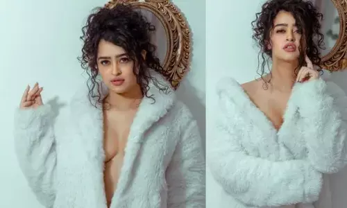 Apsara Rani: వైట్ టాప్‌లో పిచ్చెక్కించిన అప్సర.. అంతా చూపించేసిందిగా!