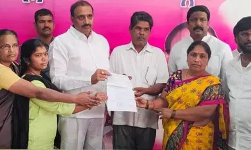 ప్రతి కార్యకర్తను కంటికి రెప్పలా కాపాడుకుంటాం : ఎమ్మెల్యే గాంధీ