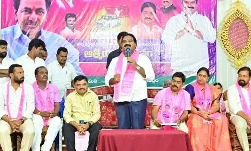 ప్రభుత్వ సంక్షేమ పథకాలు ఇంటింటికీ వివరించాలి: ఎమ్మెల్యే ఆరూరి
