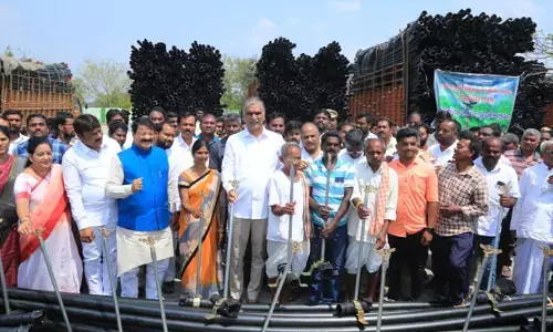 కాళేశ్వరం నీళ్లు ప్రతిపక్ష నాయకులకు కనబడటం లేదా: మంత్రి హరీష్ రావు ఫైర్