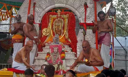 Tirumala: ఏప్రిల్ 10 నుంచి 15 వరకు వ‌స్త్రాల ఈ - వేలం