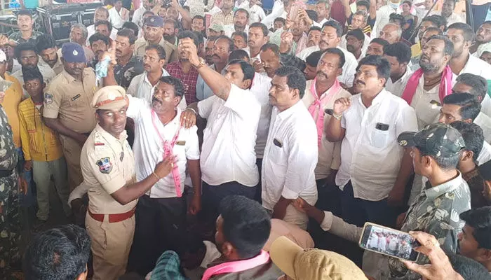 మేము ప్రమాణస్వీకారం చేయం : మార్కెట్ కమీటీ వైస్ చైర్మన్ రవి మేము ప్రమాణస్వీకారం చేయం : మార్కెట్ కమీటీ వైస్ చైర్మన్ రవి