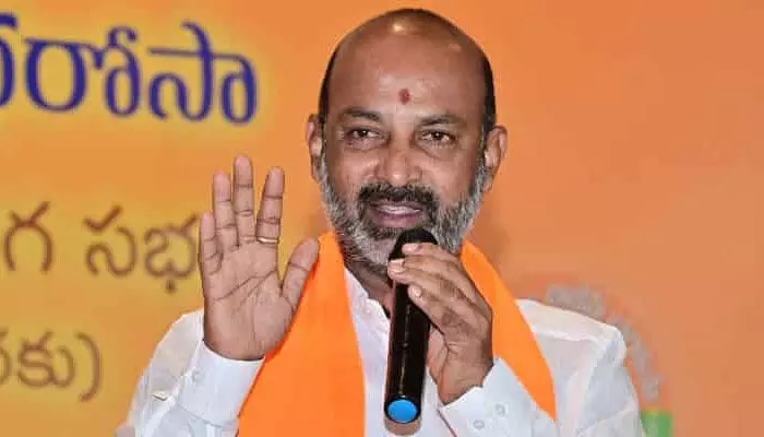 ‘తెలంగాణలో ఉద్యోగులు తిరగబడే రోజు దగ్గర్లోనే ఉంది’ ‘తెలంగాణలో ఉద్యోగులు తిరగబడే రోజు దగ్గర్లోనే ఉంది’