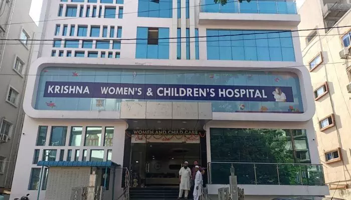 చిల్డ్రన్ హాస్పిటల్లో దారుణం.. వైద్యుల నిర్లక్ష్యం వల్ల పసికందు మృతి చిల్డ్రన్ హాస్పిటల్లో దారుణం.. వైద్యుల నిర్లక్ష్యం వల్ల పసికందు మృతి