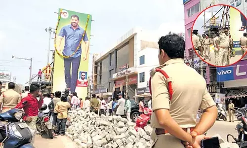 ఎమ్మెల్యే ఫ్లెక్సీకి సీఐతో సహా 15 మంది పోలీసుల సెక్యూరిటీ