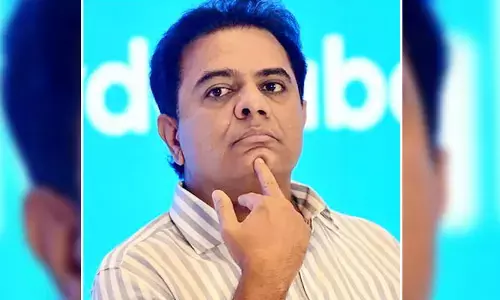 సొంత నియోజకవర్గంలో మంత్రి కేటీఆర్‌కు చేదు అనుభవం (వీడియో)