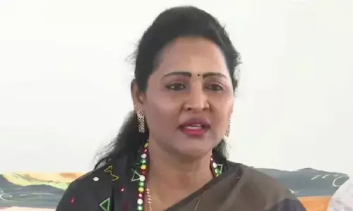 ఉండవల్లి శ్రీదేవి ఆఫీస్ వద్ద మరోసారి ఉద్రిక్తత