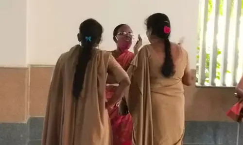 ప్రజావాణికి కత్తితో మహిళ..?