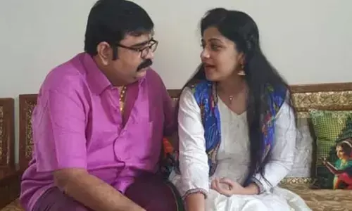 సెలబ్రిటీల జాతకాలు చెప్పే వేణు స్వామి లీలలు.. ఆమెతో  సీక్రెట్‌గా లవ్