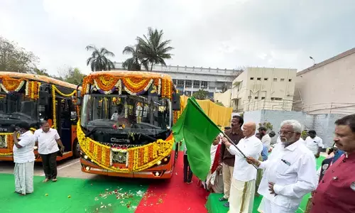టీటీడీకి ఎంఈఐఎల్ కానుక.. 10 బస్సుల అందజేత