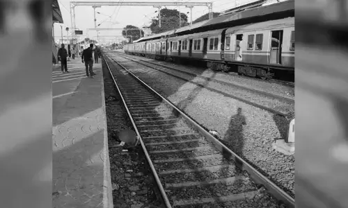 రైలు ఢీకొని వృద్ధ దంపతులు దుర్మరణం..