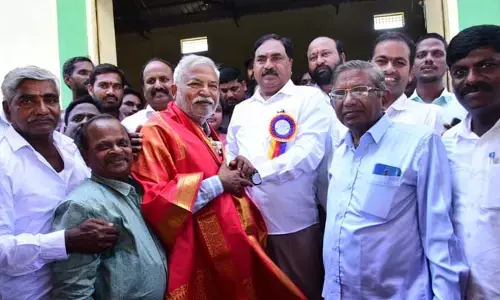 ‘బలగం’ నటులను సన్మానించిన మంత్రి ఎర్రబెల్లి..