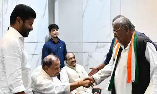 మెట్టు దిగిన మాజీ ఎంపీ వీహెచ్.. అయినా డీఎస్ యూటర్న్!
