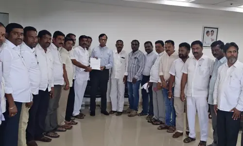 ఎస్‌ఆర్‌ఆర్ రేట్లు పెంచండి.. సీఎండీ రఘుమారెడ్డికి వినతి