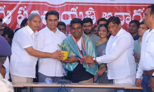బలగం దర్శకుడిని అభినందించిన మంత్రి కేటీఆర్