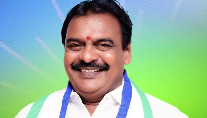 ఎమ్మెల్యే రాపాకకు ఏమైందీ..! ఎమ్మెల్యే రాపాకకు ఏమైందీ..!