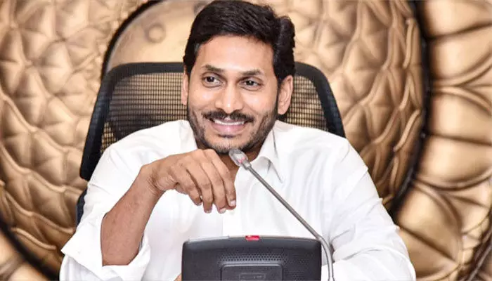 రాజకీయ లబ్ది కోసమే ఈ ఎత్తుగడలన్నీ రాజకీయ లబ్ది కోసమే ఈ ఎత్తుగడలన్నీ