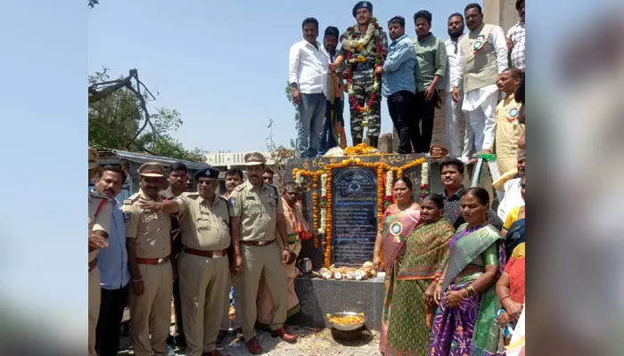 చిట్యాలలో జవాన్ విగ్రహం ఆవిష్కరణ.. చిట్యాలలో జవాన్ విగ్రహం ఆవిష్కరణ..