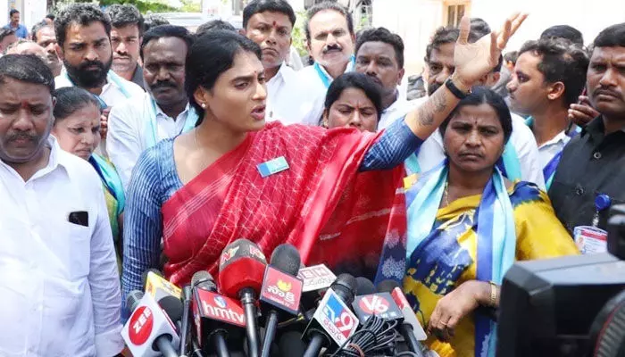 తెలంగాణలో పరిస్థితి చేదాటిపోయింది.. కేంద్ర హోంమంత్రికి షర్మిల విజ్ఞప్తి తెలంగాణలో పరిస్థితి చేదాటిపోయింది.. కేంద్ర హోంమంత్రికి షర్మిల విజ్ఞప్తి
