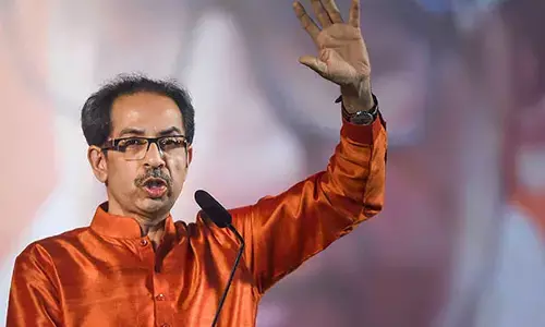 చిక్కుల్లో మహారాష్ట్ర మాజీ సీఎం.. ఆ కేసులో హైకోర్టు నోటీసులు