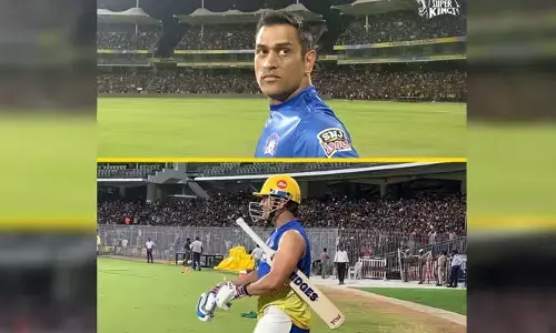 గ్రౌండ్‌లోకి స్టైలిష్‌గా ఎంట్రీ ఇచ్చిన ధోనీ.. వీడియో వైరల్