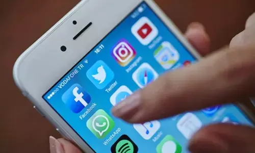 యాప్‌లపై కేంద్రం కొరడా.. 500 పైగా యాప్స్ నిషేధం