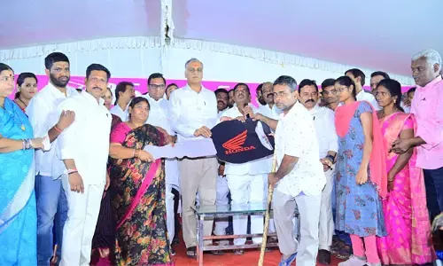 బీఆర్ఎస్ తో ప్రగతి.. బీజేపీని నమ్ముకుంటే అదోగతి : మంత్రి హరీష్ రావు