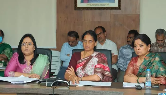 ‘పది’ కేంద్రాల వద్ద 144 సెక్షన్.. విద్యార్థులకు ఉచితం ప్రయాణం : మంత్రి సబితా ఇంద్రారెడ్డి ‘పది’ కేంద్రాల వద్ద 144 సెక్షన్.. విద్యార్థులకు ఉచితం ప్రయాణం : మంత్రి సబితా ఇంద్రారెడ్డి
