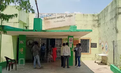 మంత్రి కేటీఆర్ ఇలాకాలో ప్రభుత్వ ఆసుపత్రికి వెళ్లాలంటే భయపడుతున్న ప్రజలు