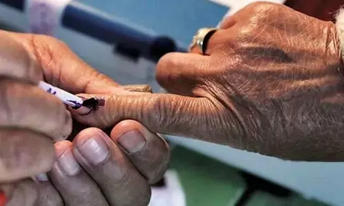 ఇంటి దగ్గర నుంచే ఓటు ఎలా వెయ్యొచ్చంటే?