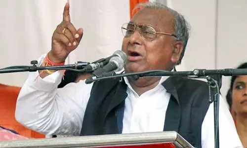 ఓబీసీ ఇష్యూ.. అదాని అంశాన్ని డైవర్ట్ చేసేందుకే.. : వీహెచ్