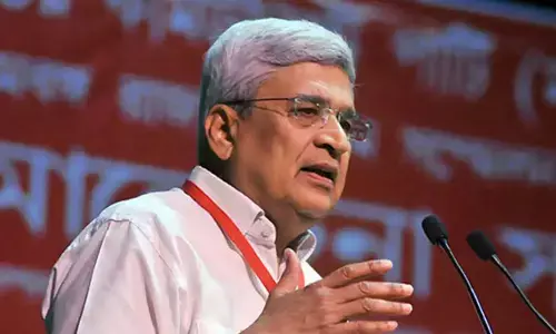 పెట్టుబడి దారులకు మోడీ కొమ్ము కాస్తున్నారు : ప్రకాష్ కారత్