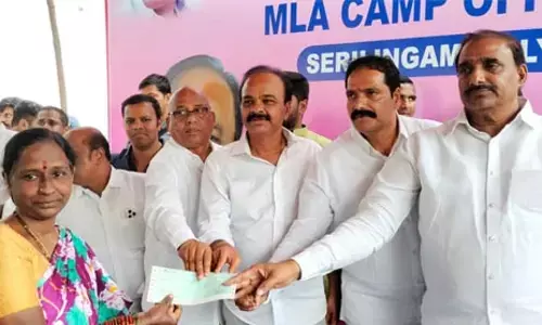 లబ్ధిదారులకు కల్యాణలక్ష్మీ, షాదీ ముబారక్ చెక్కుల పంపిణీ