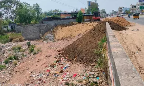 ఖాళి జాగా కనిపిస్తే కబ్జా...